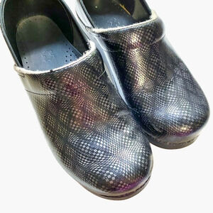 Dansko‎ Gray and Black embossed clogs